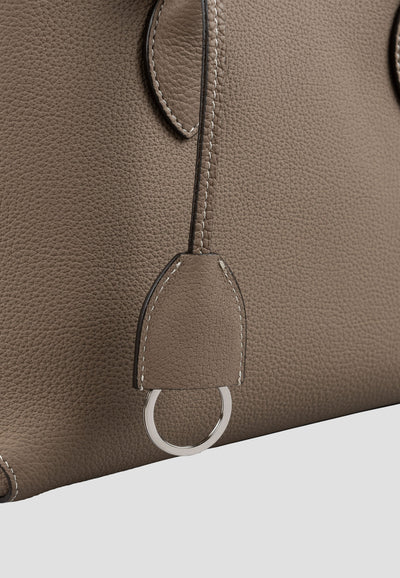5 good reasons why full-grain leather is superior to other types of leather