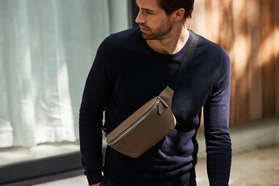 Du portefeuille au petit sac : un guide de style pour hommes
