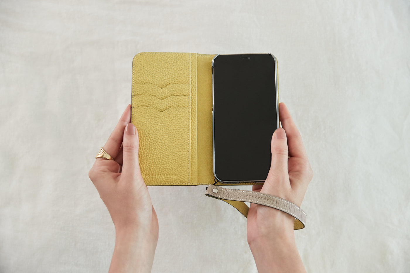 iPhone Cases: Does Leather Offer the Best Protection?-BONAVENTURA