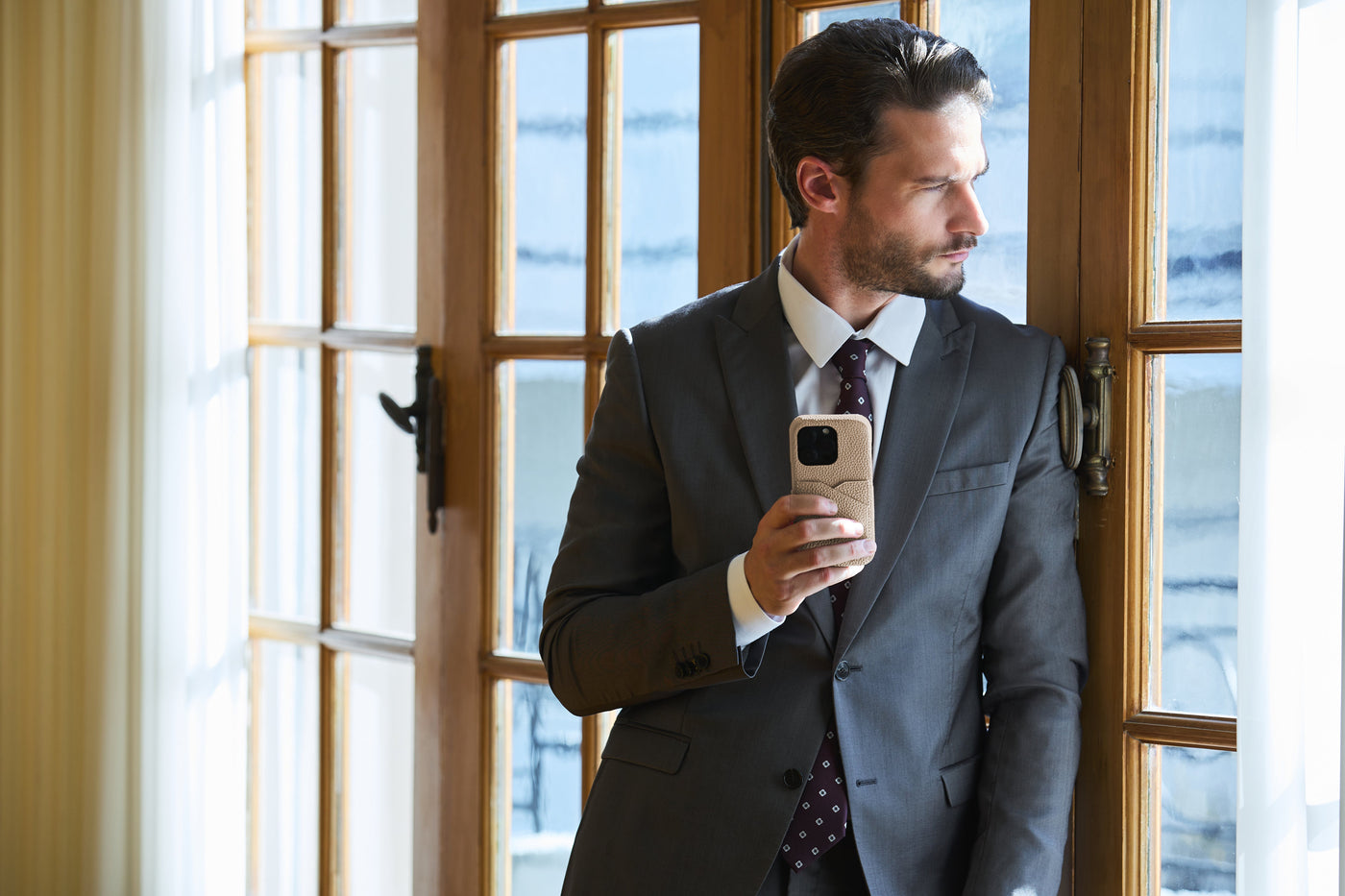 Top 5 accessories for the perfect business look-BONAVENTURA