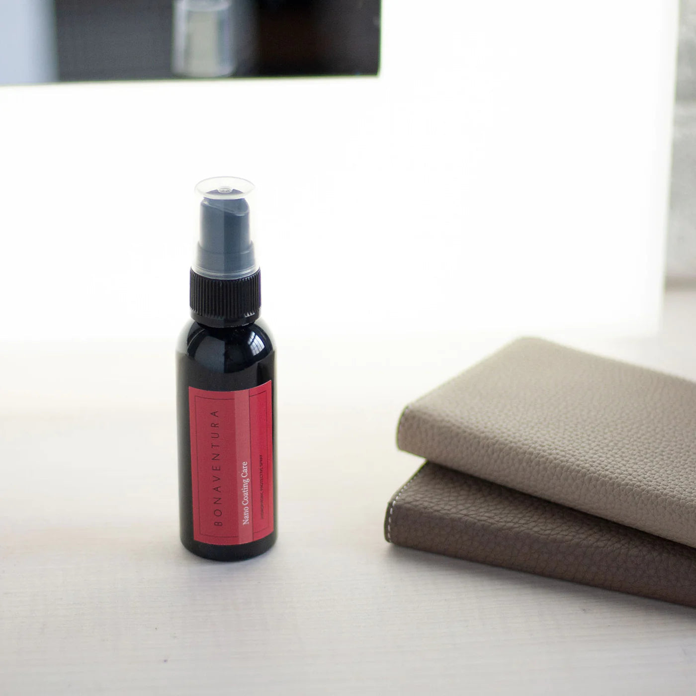 Leather care spray from BONAVENTURA for perfect protection