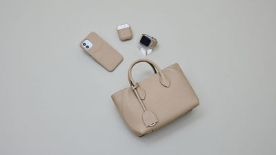 Pure elegance: handbags and leather accessories in harmony